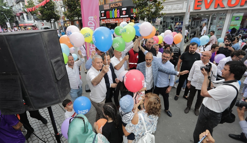 Şehrin merkezinde festival rüzgarı esti