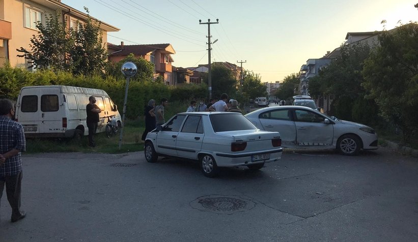 Şeker Mahalle'de kaza: 4 yaralı