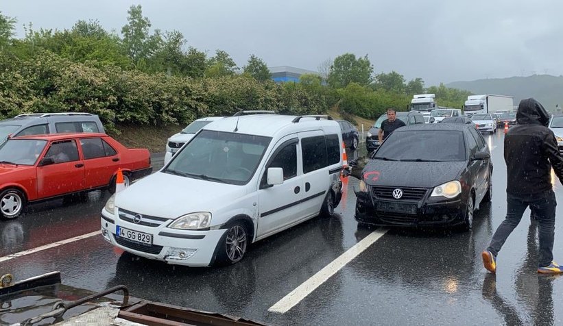 Sekiz farklı kazaya 25 araç karıştı, 8 kişi yaralandı