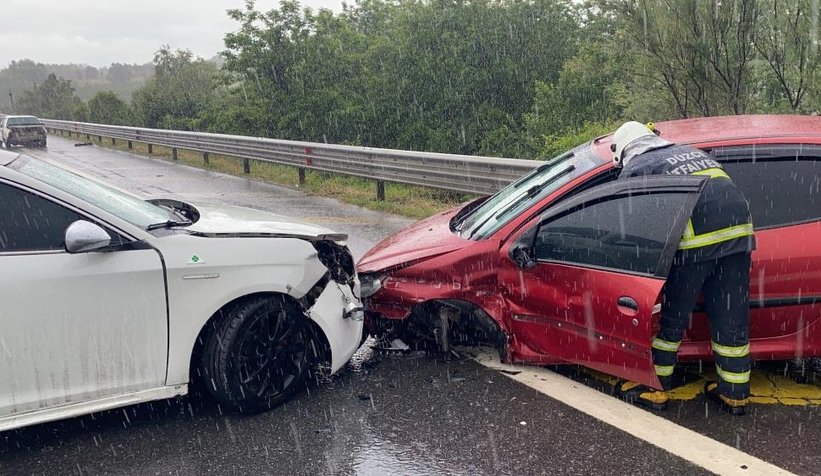 Sekiz farklı kazaya 25 araç karıştı, 8 kişi yaralandı