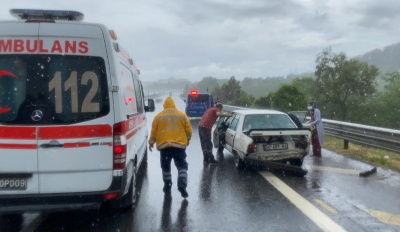 Sekiz farklı kazaya 25 araç karıştı, 8 kişi yaralandı