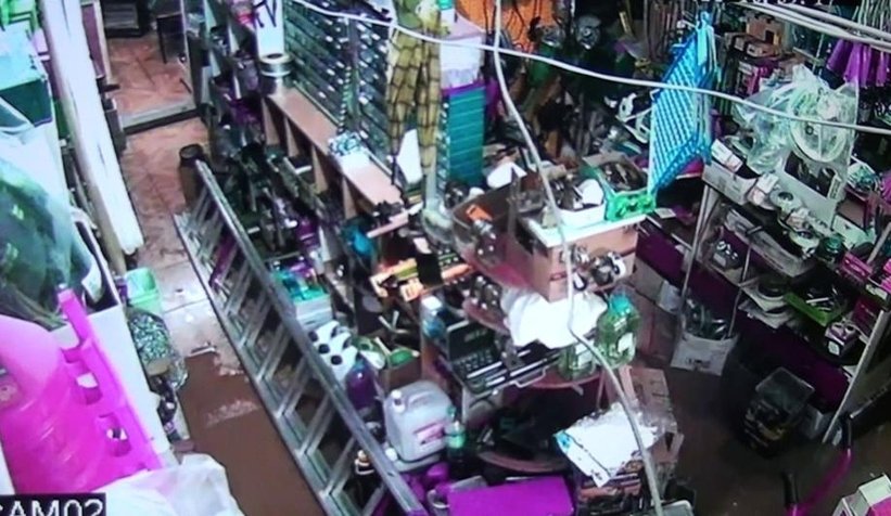 Sel felaketi kamerada