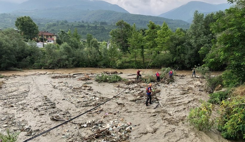Sel sularına kapılan yaşlı adamı arama çalışmaları sürüyor