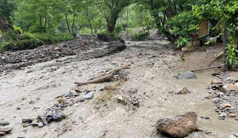 Selde mahsur kalan 100 yaşındaki nine böyle kurtarıldı