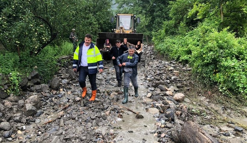 Selde mahsur kalan 100 yaşındaki nine böyle kurtarıldı