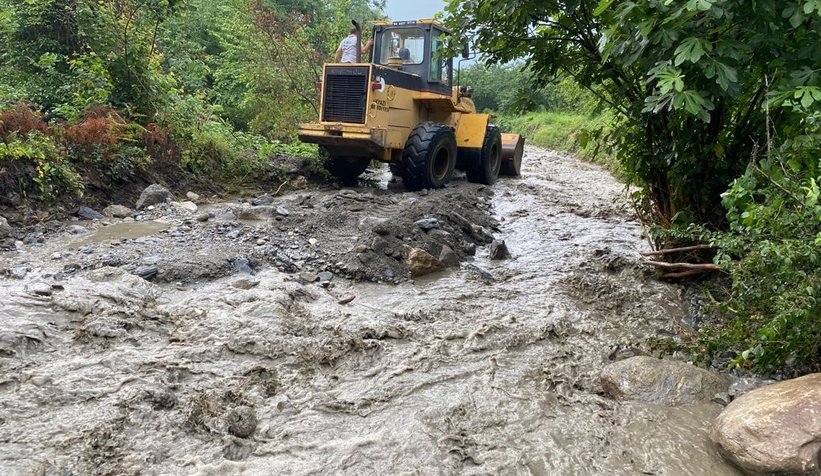 Selde mahsur kalan 100 yaşındaki nine böyle kurtarıldı