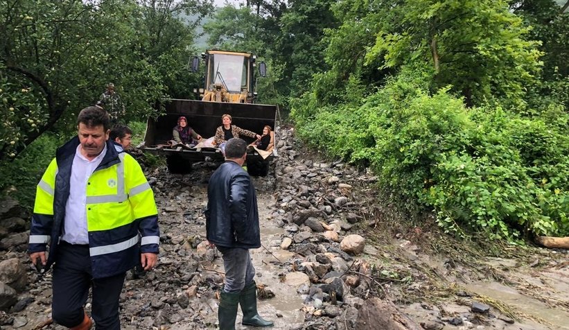 Selde mahsur kalan 100 yaşındaki nine böyle kurtarıldı