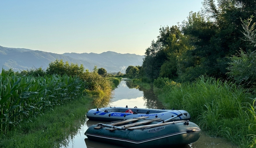 Selde mahsur kalan hayvanlara botla ulaşıldı