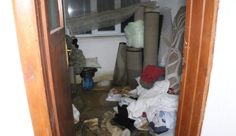 Selde saatlerce mahsur kaldı