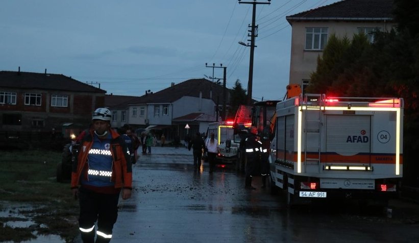 Selde saatlerce mahsur kaldı