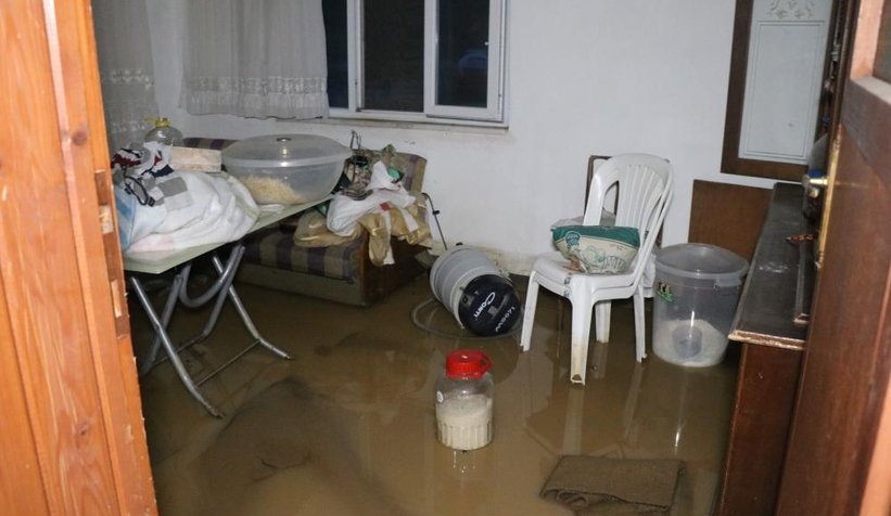 Selde saatlerce mahsur kaldı