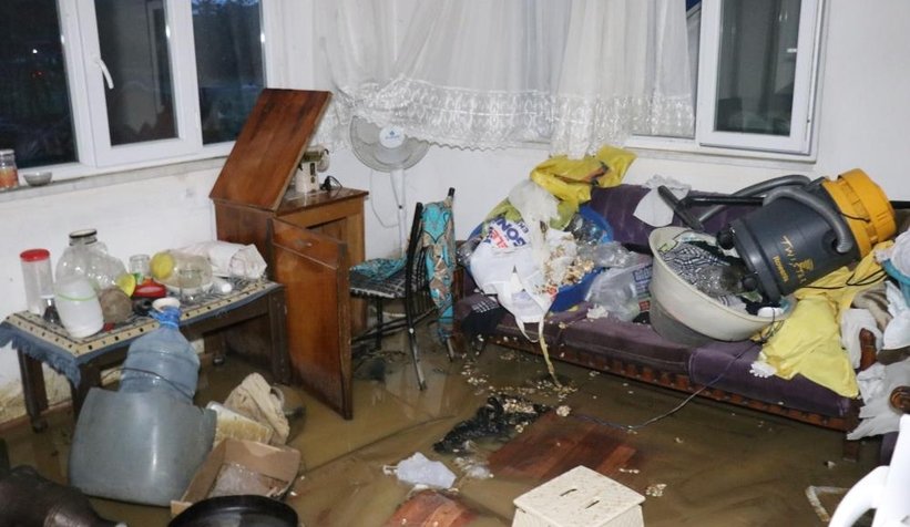 Selde saatlerce mahsur kaldı