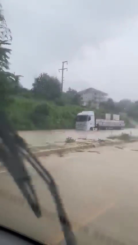 Sele yakalanan Akyazılı ailenin zor anları