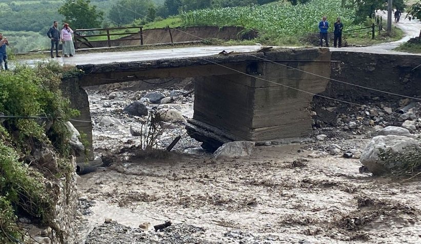 Selin vurduğu Akyazı'da yaralar sarılıyor