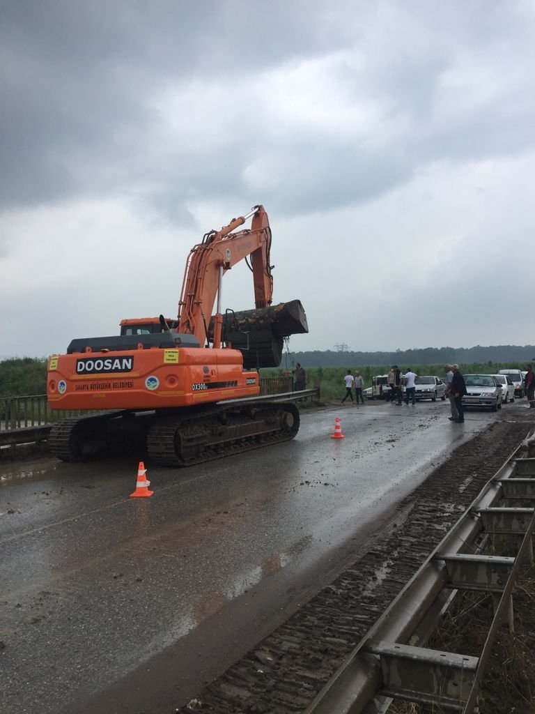 Selin vurduğu Akyazı'da yaralar sarılıyor