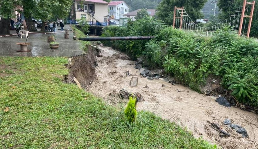 Selin vurduğu Akyazı'da yaralar sarılıyor