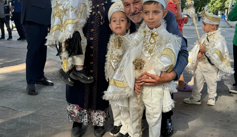 selman-dedeyi-anma-yagli-guresleri-ve-sunnet-senlikleriry9owejxl3