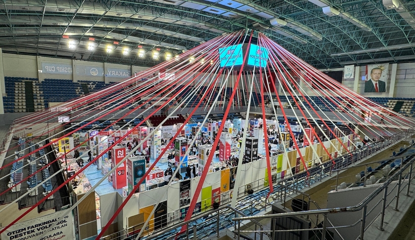 Serdivan 1. Kitap Fuarı büyük ilgi görüyor