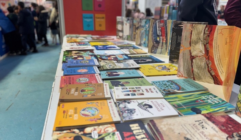 Serdivan 1. Kitap Fuarı büyük ilgi görüyor