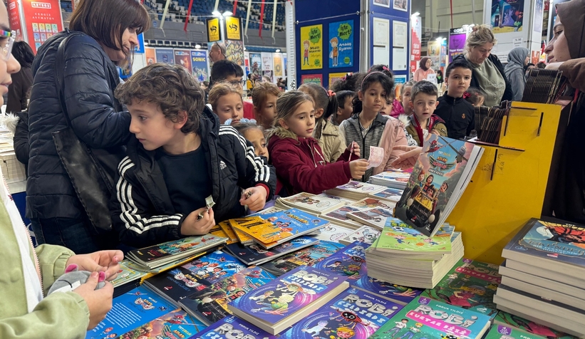 Serdivan 1. Kitap Fuarı büyük ilgi görüyor