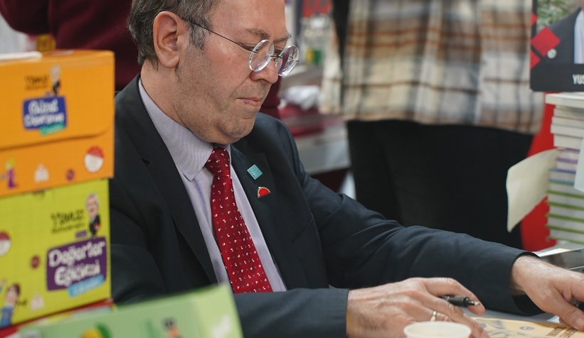 Serdivan 1. Kitap Fuarı'nda imza günü ve söyleşiler devam ediyor