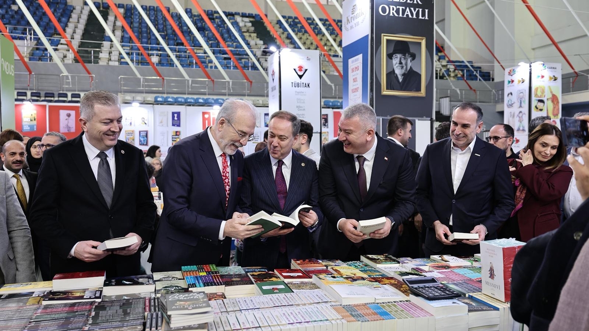 Serdivan 2. Kitap Fuarı görkemli bir törenle açıldı