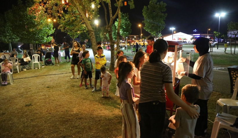 Serdivan açık hava film gösterimleri devam ediyor