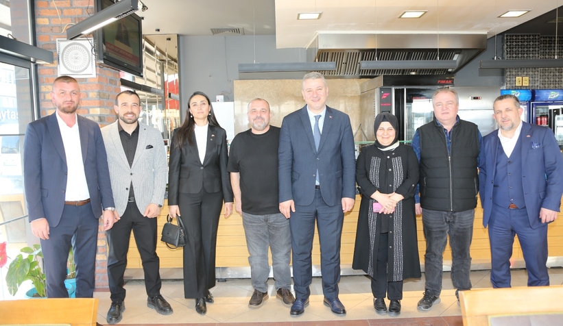 serdivan-belediye-baskan-adayi-osman-celik-ten-esnaf-ve-vatandas-ziyareticm9dadq5ut