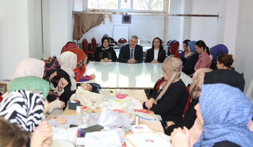 serdivan-belediye-baskan-adayi-osman-celik-ten-esnaf-ve-vatandas-ziyareticm9dadq5ut