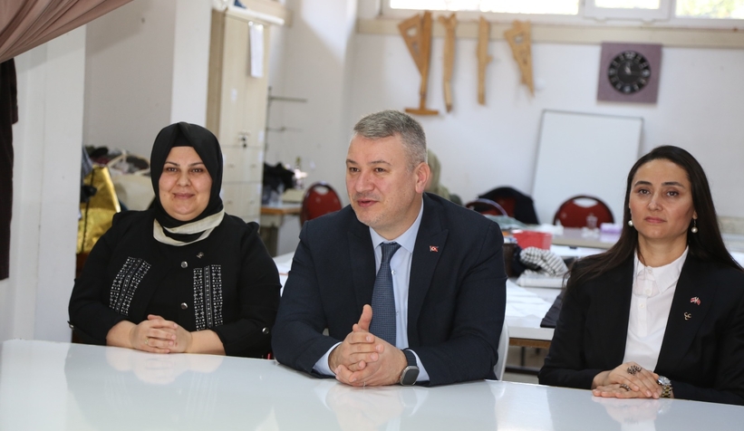 serdivan-belediye-baskan-adayi-osman-celik-ten-esnaf-ve-vatandas-ziyareticm9dadq5ut