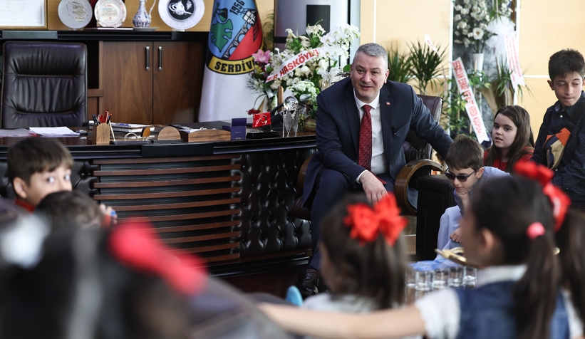 serdivan-belediyesi-meclisinde-soz-hakki-cocuklarinewdtuddnul
