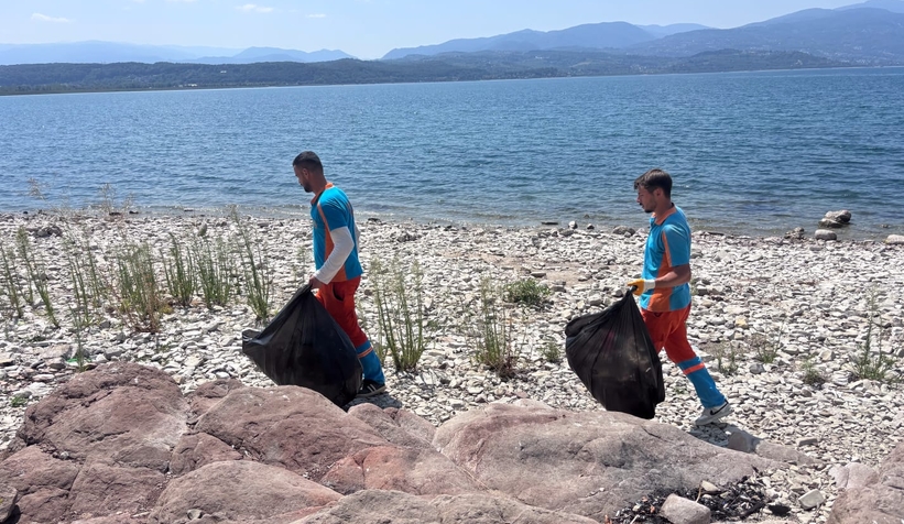 Serdivan Belediyesi'nden Sapanca Gölü sahilinde temizlik