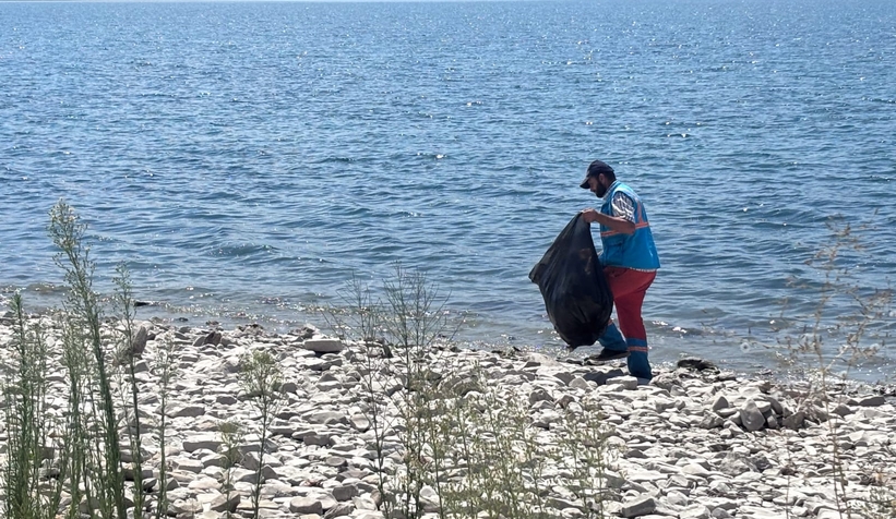 Serdivan Belediyesi'nden Sapanca Gölü sahilinde temizlik