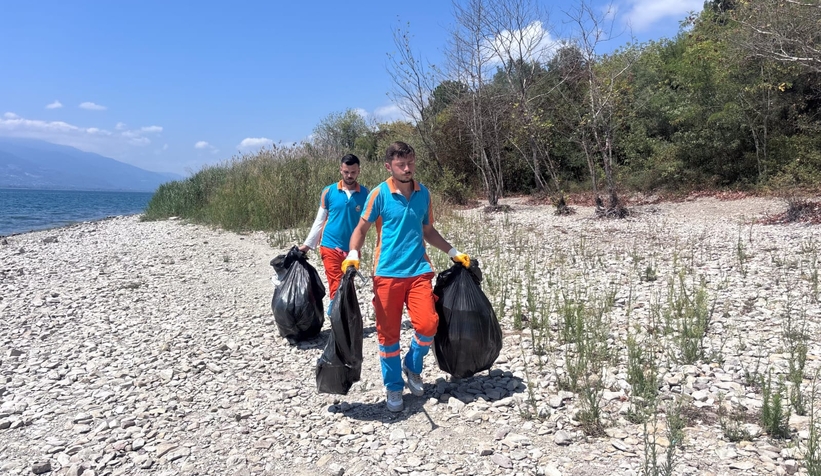 Serdivan Belediyesi'nden Sapanca Gölü sahilinde temizlik