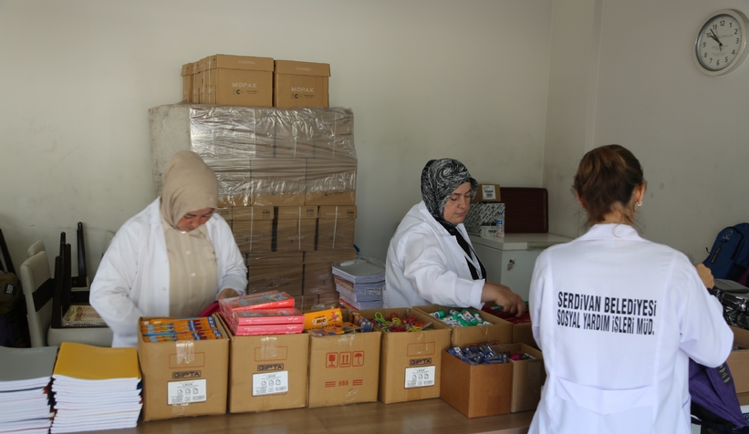Serdivan Belediyesi’nden öğrencilere kırtasiye desteği
