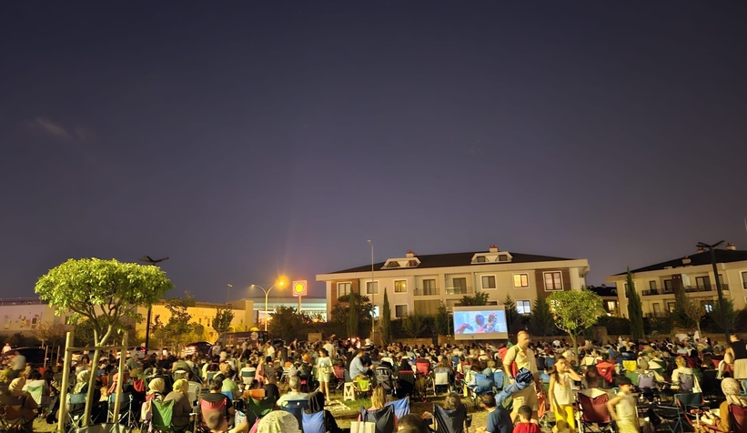 Serdivan'da açık havada sinema keyfi 