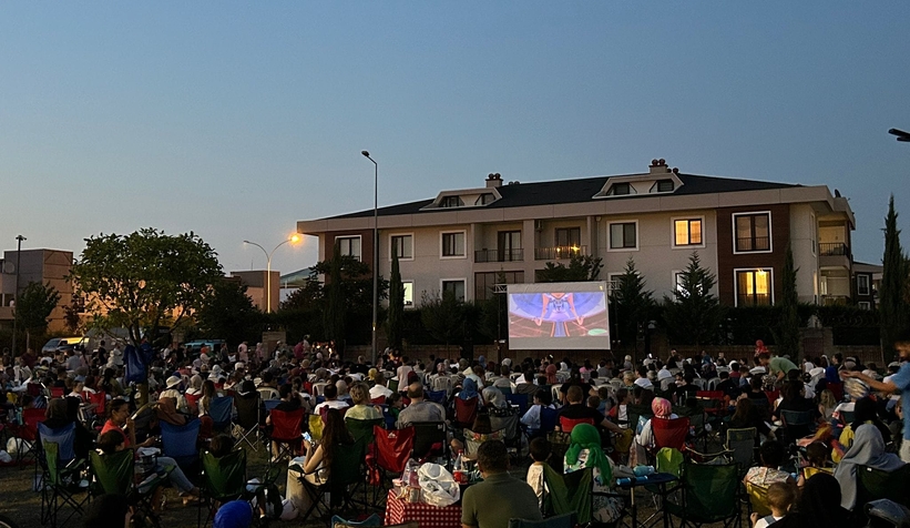 Serdivan'da açık havada sinema keyfi 