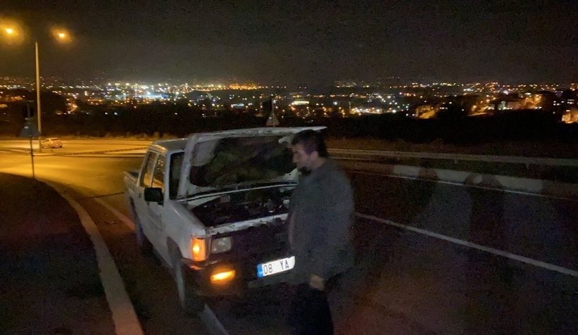 Serdivan'da bir araca uzun namlulu silahlarla saldırı