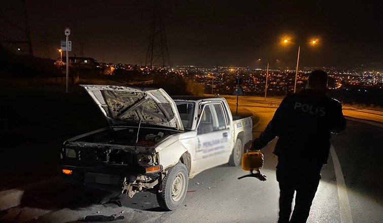 Serdivan'da bir araca uzun namlulu silahlarla saldırı