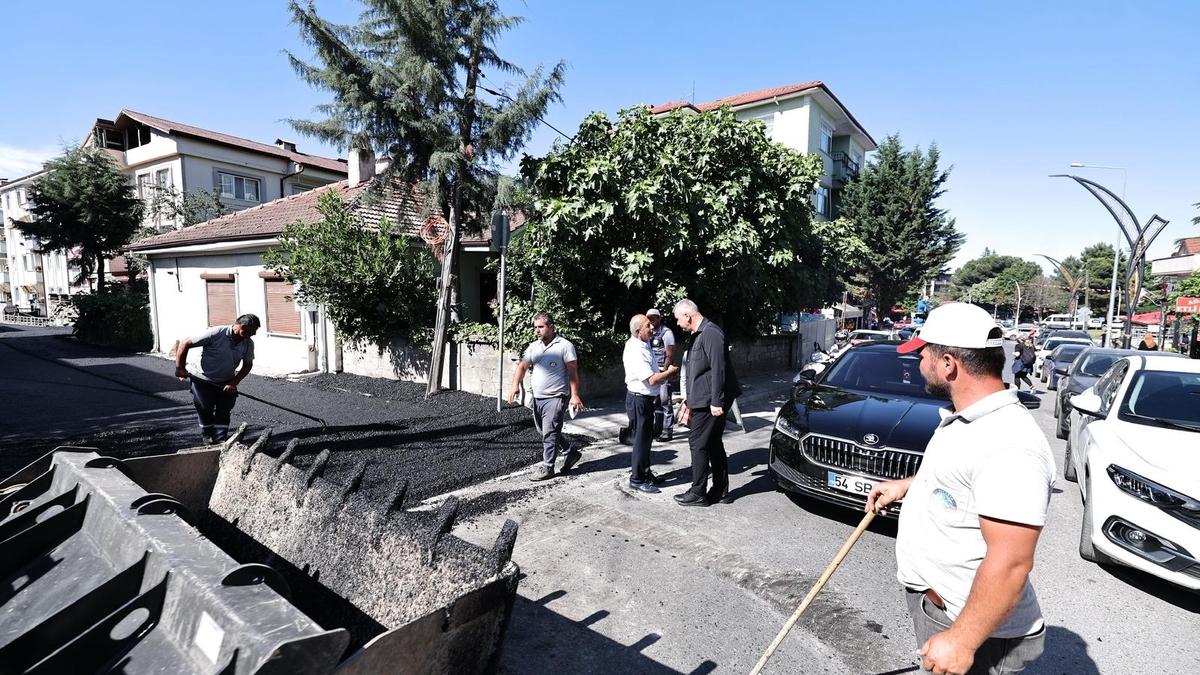 Serdivan'da asfalt çalışmaları sürüyor