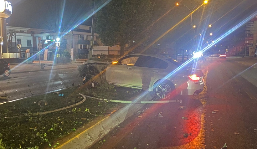 Serdivan'da caddeyi savaş alanına çeviren kaza