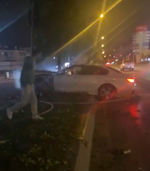 Serdivan'da caddeyi savaş alanına çeviren kaza