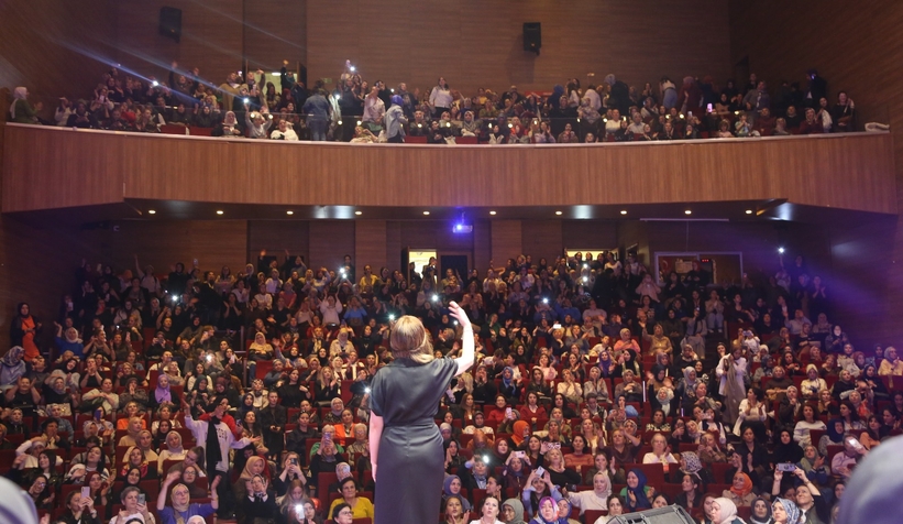 serdivan-da-kadinlara-ozel-yesilcam-konseriyja3wgkxv1