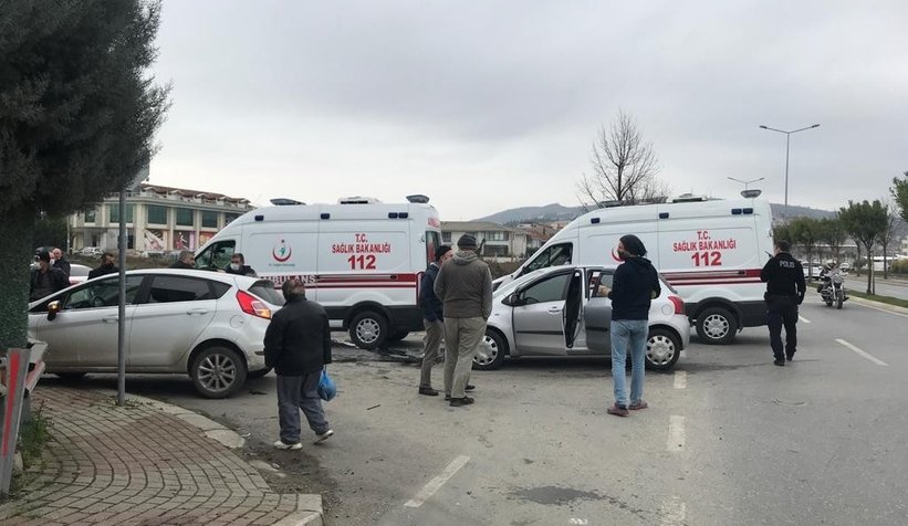 Serdivan'da kaza; 1’i bebek 3 yaralı