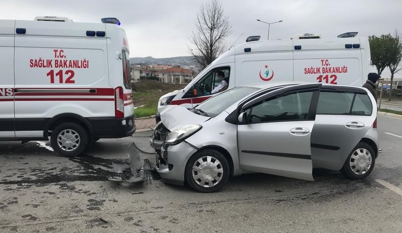 Serdivan'da kaza; 1’i bebek 3 yaralı