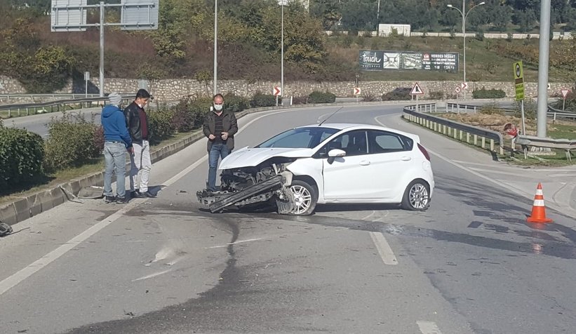 Serdivan'da kaza, araç bu hale geldi