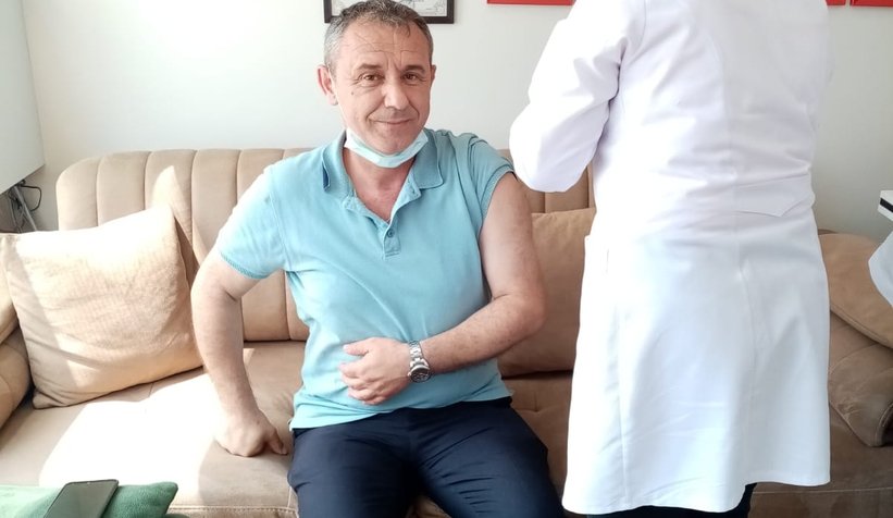 Serdivan'da muhtarlar ilk doz aşılarını oldu