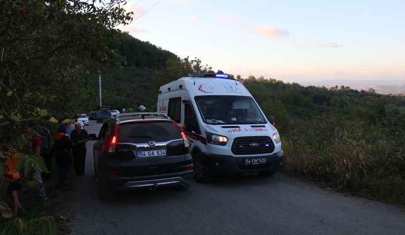 Serdivan'da traktör devrildi: 13 yaralı