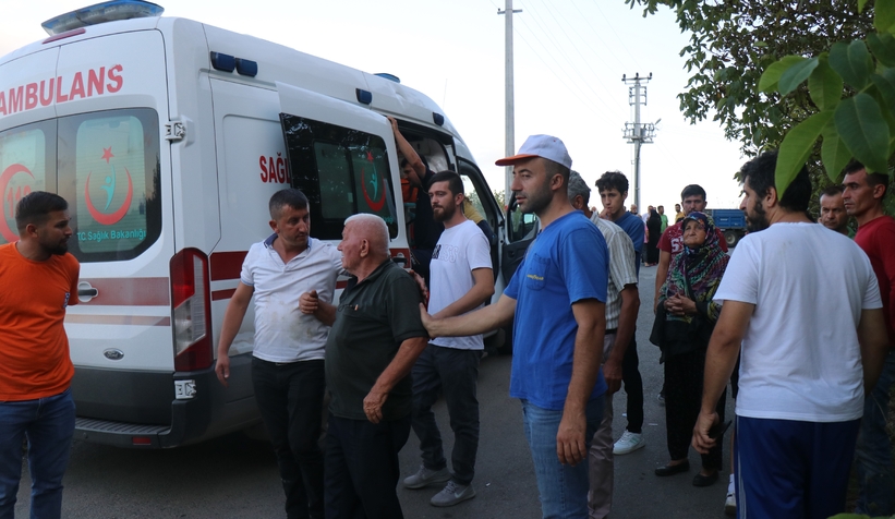 Serdivan'da traktör devrildi: 13 yaralı