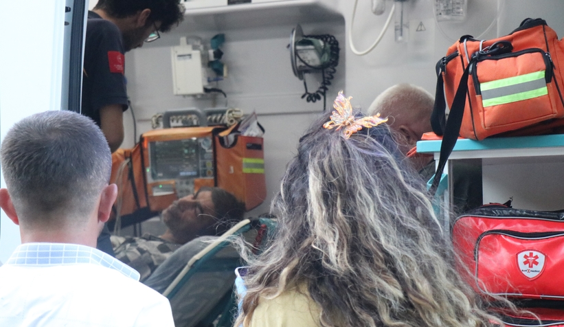 Serdivan'da traktör devrildi: 13 yaralı